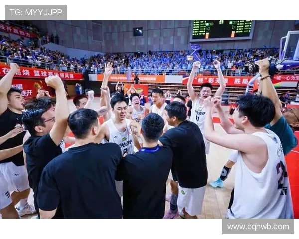 重庆篮球队团队协作引发热议球迷对战术配合与球员默契提出质疑